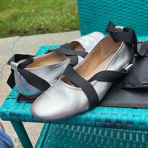 LOEFFLER RANDALL metallic silver lace up ballet flats size 8